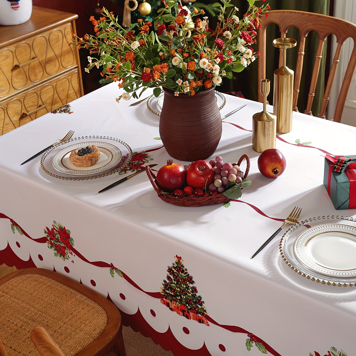 Christmas Holiday Festive Dining Decor Tablecloth - Elegant Crimson with Floral Tree Design, Durable Woven Fabric for Seasonal Celebrations