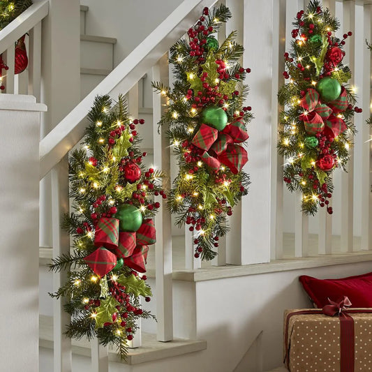 Christmas Staircase Wreath with LED Lights – Festive Garland of Berries, Balls & Bows for Windows, Staircases & Holiday Decor