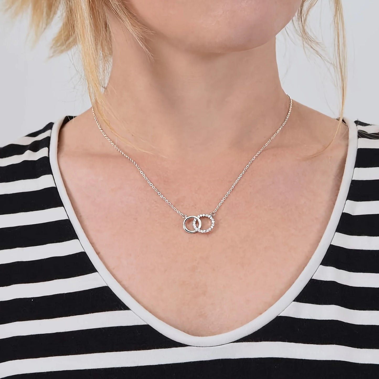 Zircon Inlay Double Circle Heart-to-Heart Necklace Set: A Beautiful Mother-Daughter Gift